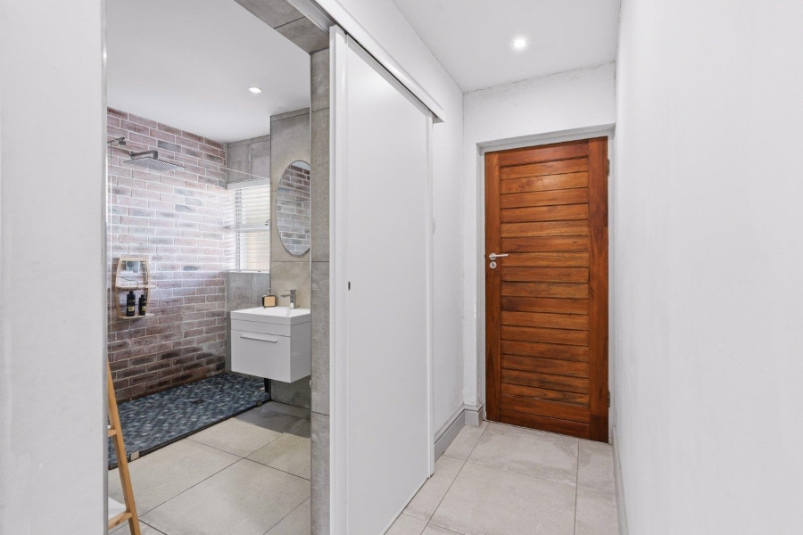 2 Bedroom Property for Sale in Sea Point Western Cape